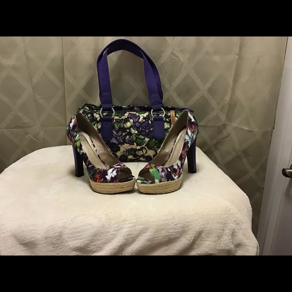 (56x) 2B by BeBe Stiletto Peep Toe Pumps - Picture 3 of 10